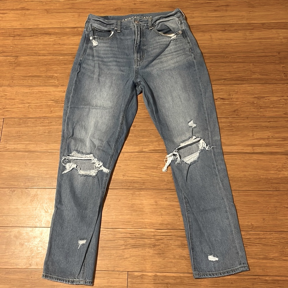 American eagle light wash mom jeans size 6